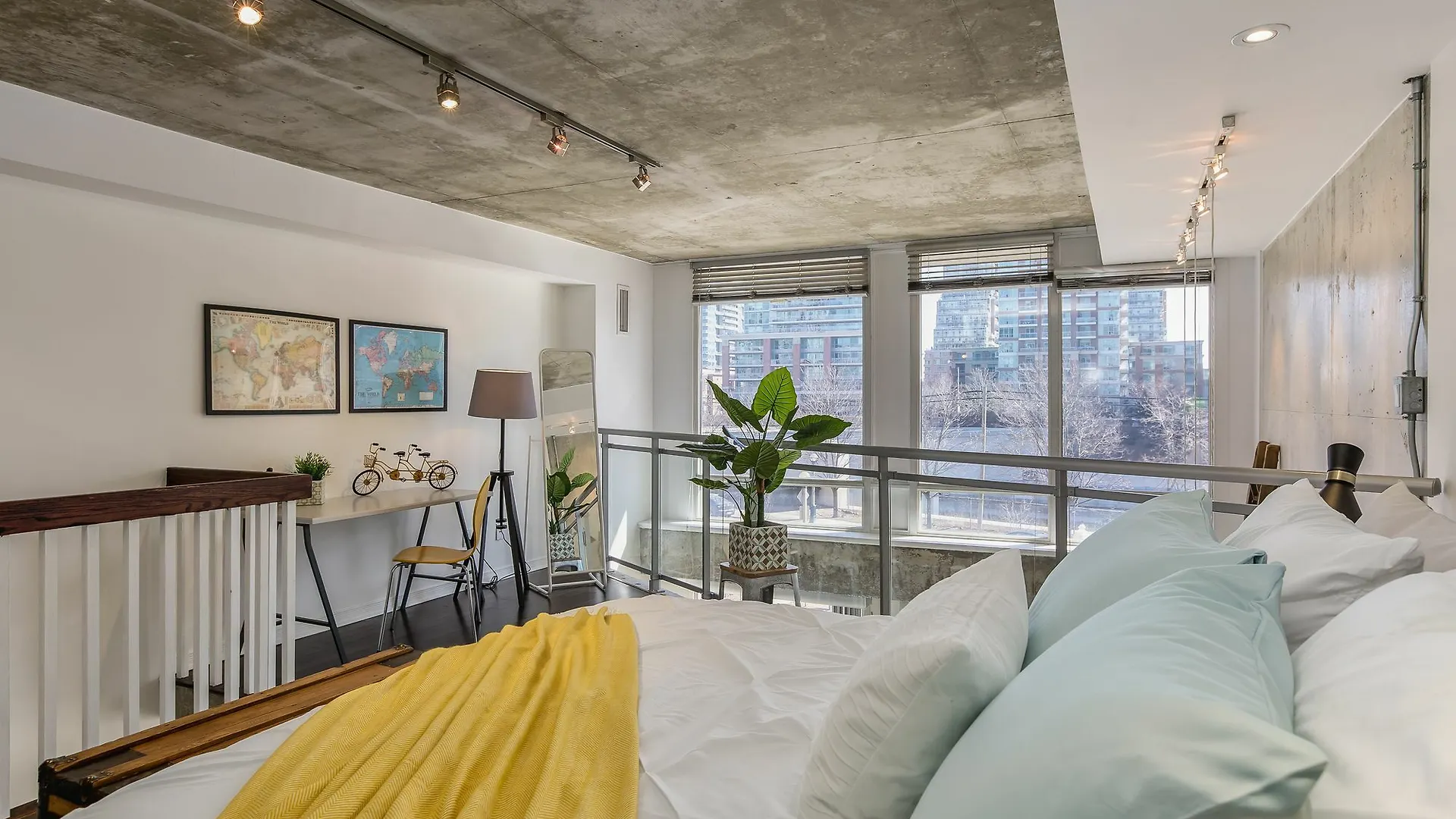 Quickstay - Sunlit Luxury Loft On King West Toronto